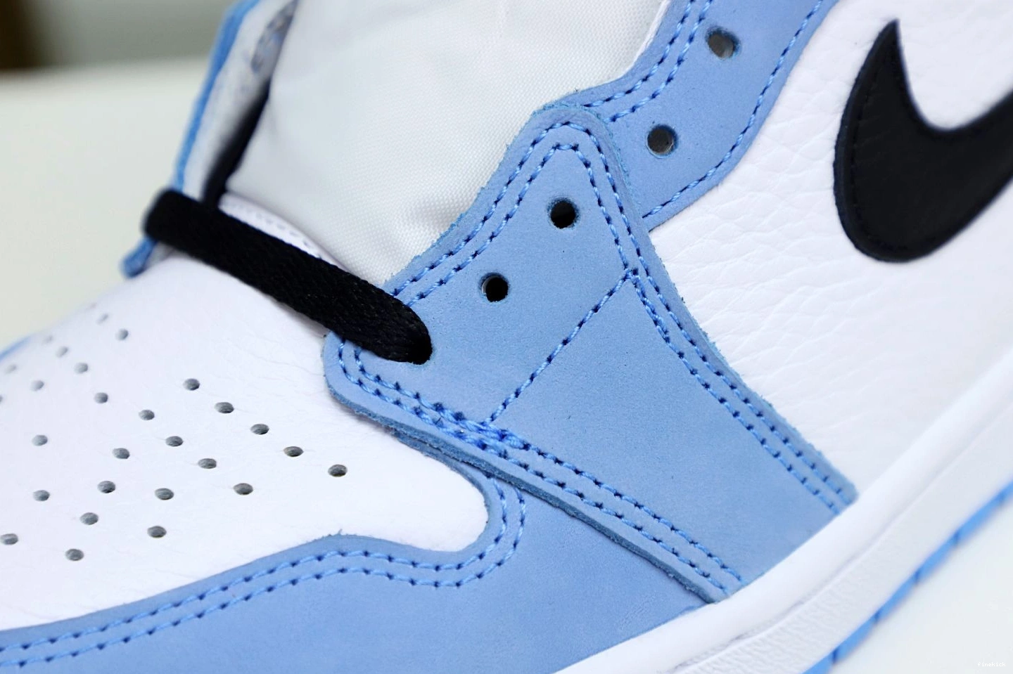 1 'UNIVERSITY HIGH JORDAN OG RETRO AIR 0211